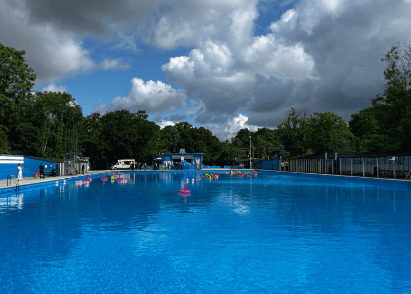 Tooting Bec Lido image